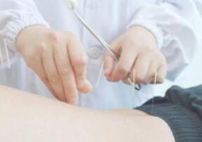 强直性脊柱炎患者为何到了晚上就容易病情加重? 强直性脊柱炎患者为何到了晚上就容易病情加重?