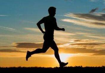 强直性脊柱炎导致脊柱严重疼痛,早期治疗是怎么样的呢 强直性脊柱炎导致脊柱严重疼痛,早期治疗是怎么样的呢